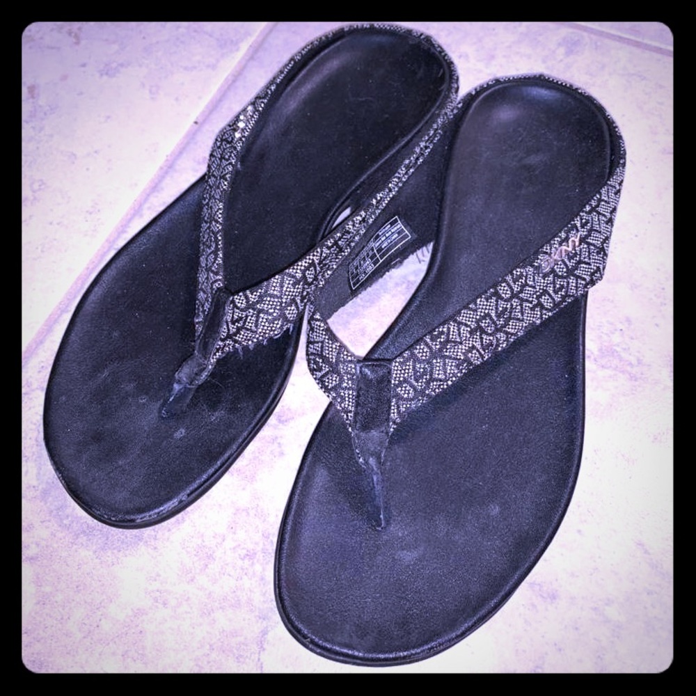 DKNY black slipper size 6